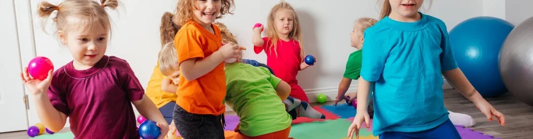 children throwing balls