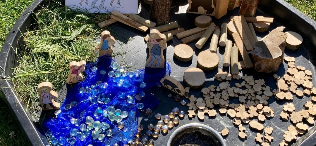 going on a bear hunt tuff tray set up