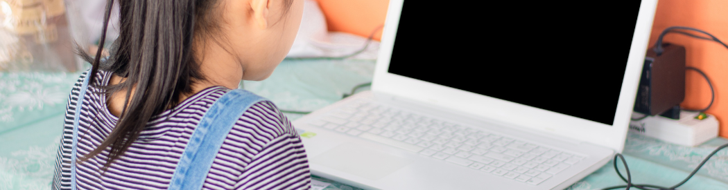 child using a laptop