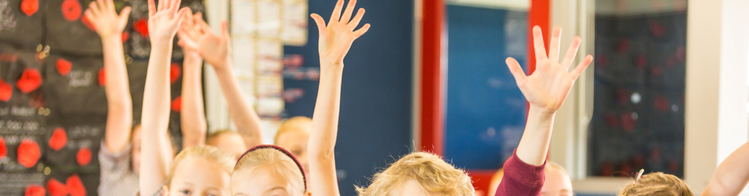 children with their hands in the air to ask questions